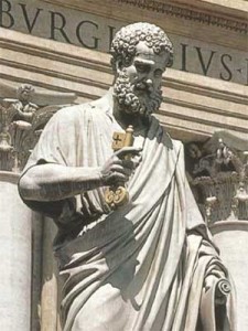 Sv. Peter, apoštol, socha na Námestí sv. Petra v Ríme