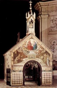 Kaplnka Porciunkuly, obostavaná bazilikou Santa Maria degli Angeli pri Assisi